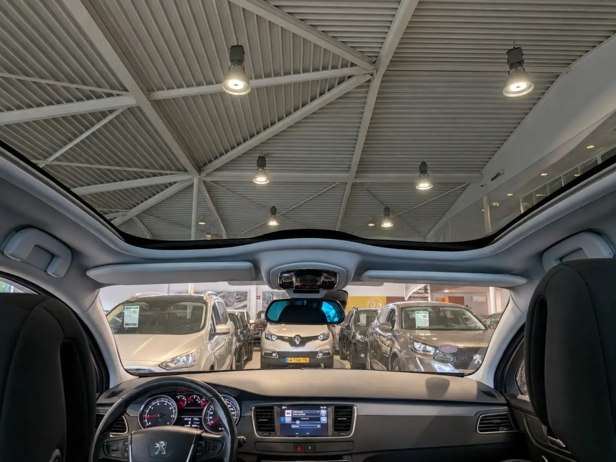 1.6 e-THP Première Panoramadak, Airco, Cruise Control, Trekhaak, Stuurbekrachtiging