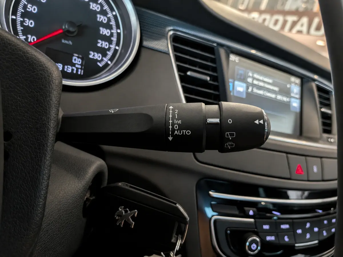 1.6 e-THP Première Panoramadak, Airco, Cruise Control, Trekhaak, Stuurbekrachtiging