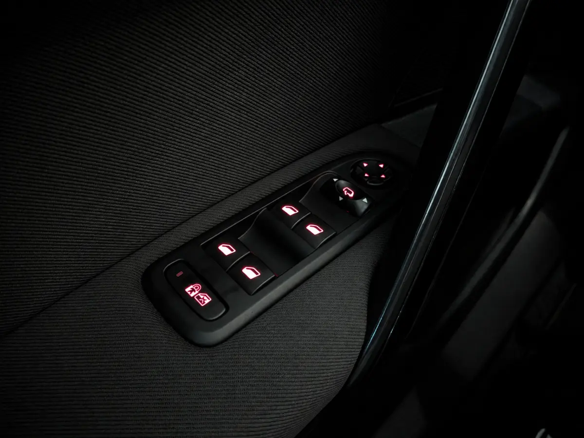 1.6 e-THP Première Panoramadak, Airco, Cruise Control, Trekhaak, Stuurbekrachtiging