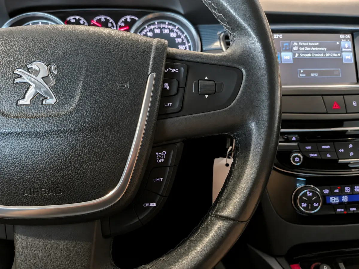 1.6 e-THP Première Panoramadak, Airco, Cruise Control, Trekhaak, Stuurbekrachtiging