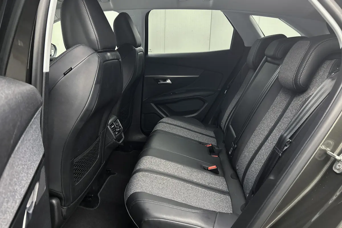 1.2 PureTech Allure | Trekhaak | Stoelverwarming | Half lederen bekleding