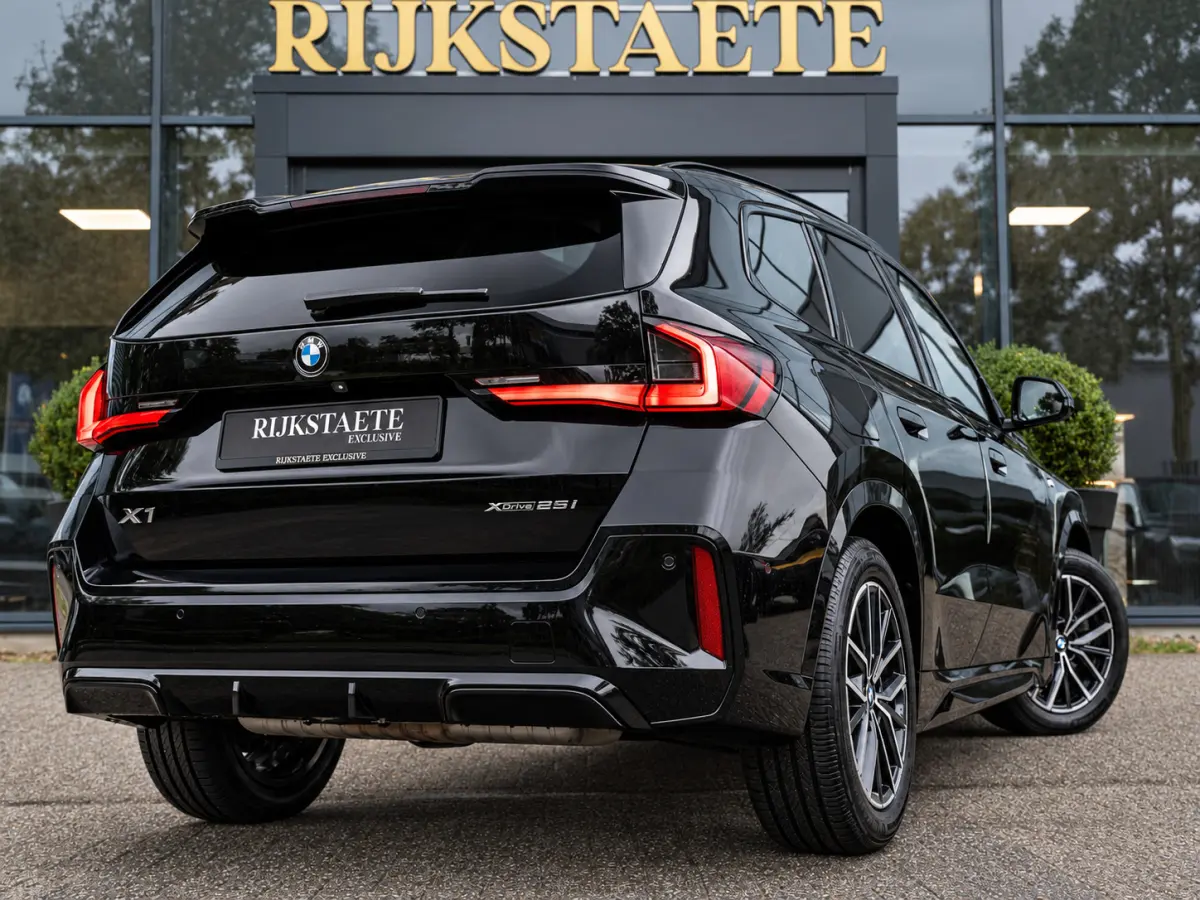 xDrive23i|PANO|H&K|M-PAKKET|HEAD-UP|360°|SFEER|MEMORY