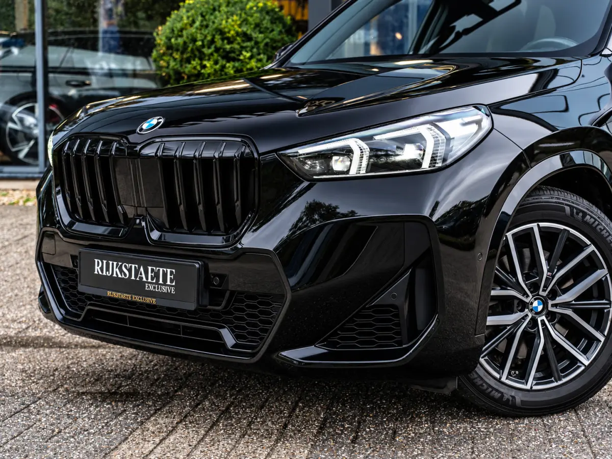 xDrive23i|PANO|H&K|M-PAKKET|HEAD-UP|360°|SFEER|MEMORY