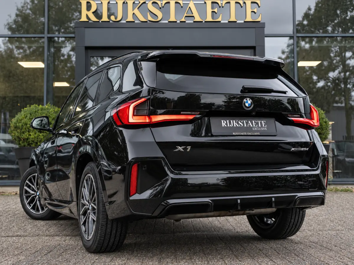 xDrive23i|PANO|H&K|M-PAKKET|HEAD-UP|360°|SFEER|MEMORY