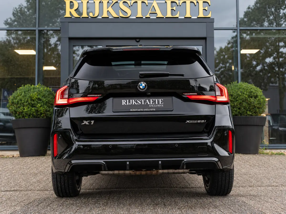 xDrive23i|PANO|H&K|M-PAKKET|HEAD-UP|360°|SFEER|MEMORY