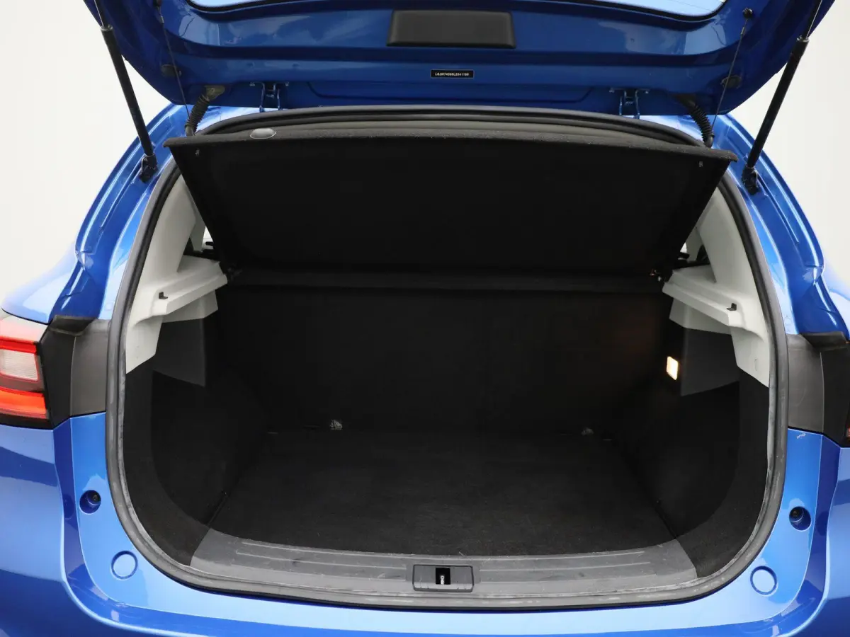 MG Luxury 45 kWh | Automaat | Panoramadak | Leder | Navigatie | Airco | Achteruitrijcamera | Apple Carplay / Android Auto | Stoelverwarming | Lichtmetalen Velgen |