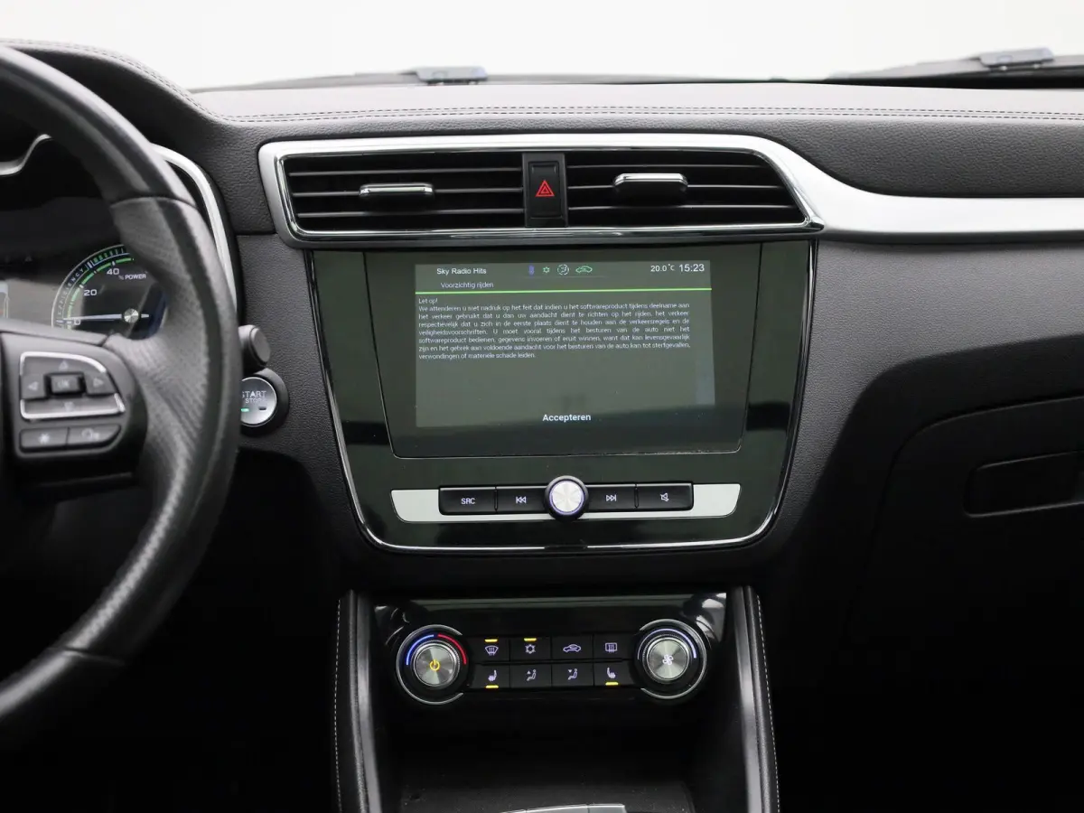 MG Luxury 45 kWh | Automaat | Panoramadak | Leder | Navigatie | Airco | Achteruitrijcamera | Apple Carplay / Android Auto | Stoelverwarming | Lichtmetalen Velgen |