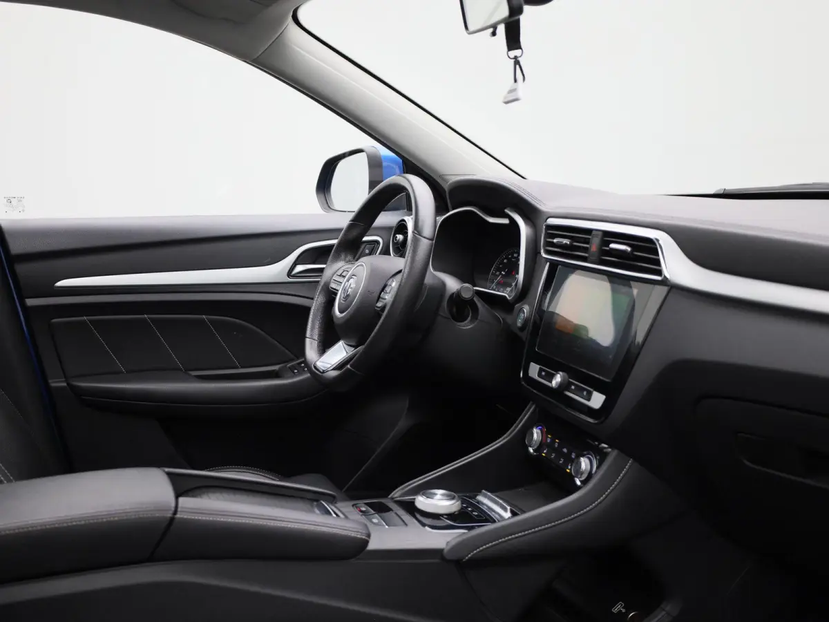 MG Luxury 45 kWh | Automaat | Panoramadak | Leder | Navigatie | Airco | Achteruitrijcamera | Apple Carplay / Android Auto | Stoelverwarming | Lichtmetalen Velgen |