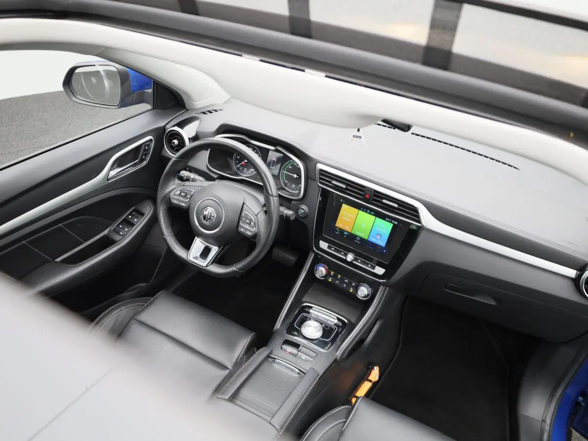 MG Luxury 45 kWh | Automaat | Panoramadak | Leder | Navigatie | Airco | Achteruitrijcamera | Apple Carplay / Android Auto | Stoelverwarming | Lichtmetalen Velgen |