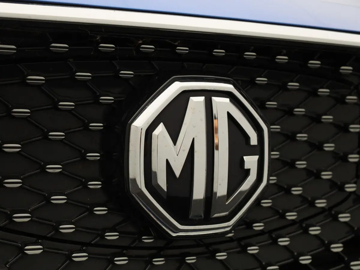 MG Luxury 45 kWh | Automaat | Panoramadak | Leder | Navigatie | Airco | Achteruitrijcamera | Apple Carplay / Android Auto | Stoelverwarming | Lichtmetalen Velgen |