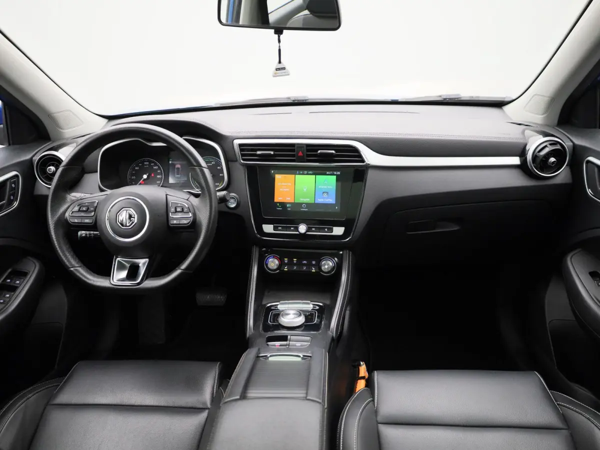 MG Luxury 45 kWh | Automaat | Panoramadak | Leder | Navigatie | Airco | Achteruitrijcamera | Apple Carplay / Android Auto | Stoelverwarming | Lichtmetalen Velgen |