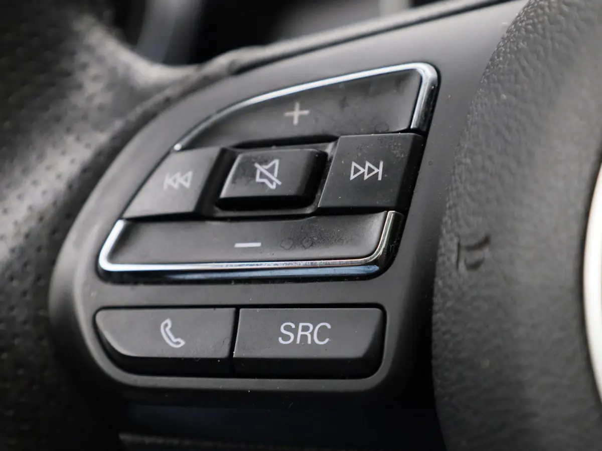 MG Luxury 45 kWh | Automaat | Panoramadak | Leder | Navigatie | Airco | Achteruitrijcamera | Apple Carplay / Android Auto | Stoelverwarming | Lichtmetalen Velgen |