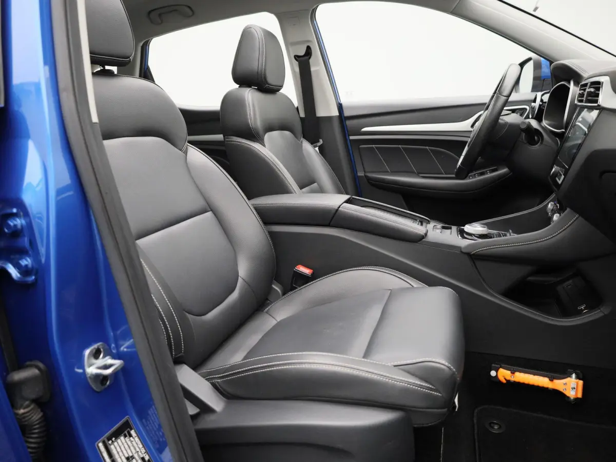 MG Luxury 45 kWh | Automaat | Panoramadak | Leder | Navigatie | Airco | Achteruitrijcamera | Apple Carplay / Android Auto | Stoelverwarming | Lichtmetalen Velgen |