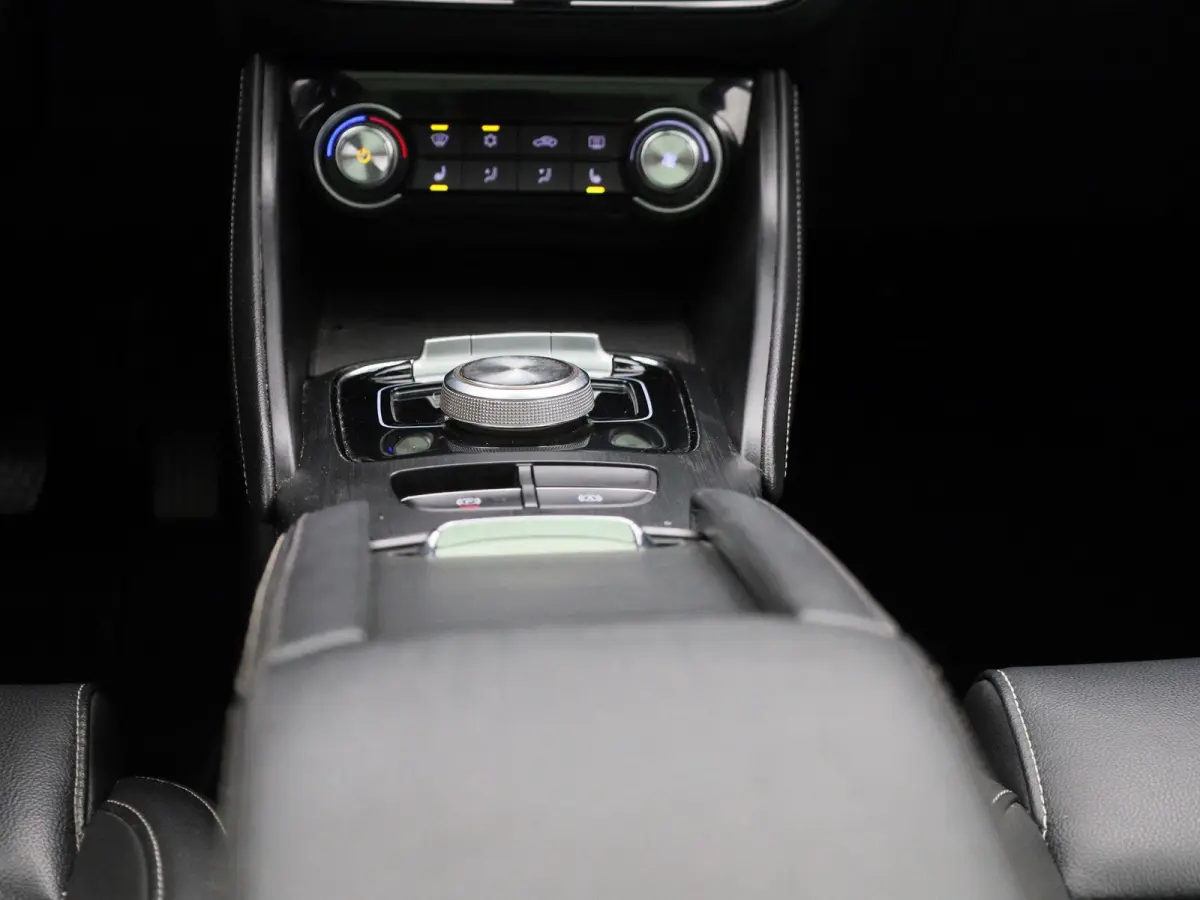 MG Luxury 45 kWh | Automaat | Panoramadak | Leder | Navigatie | Airco | Achteruitrijcamera | Apple Carplay / Android Auto | Stoelverwarming | Lichtmetalen Velgen |