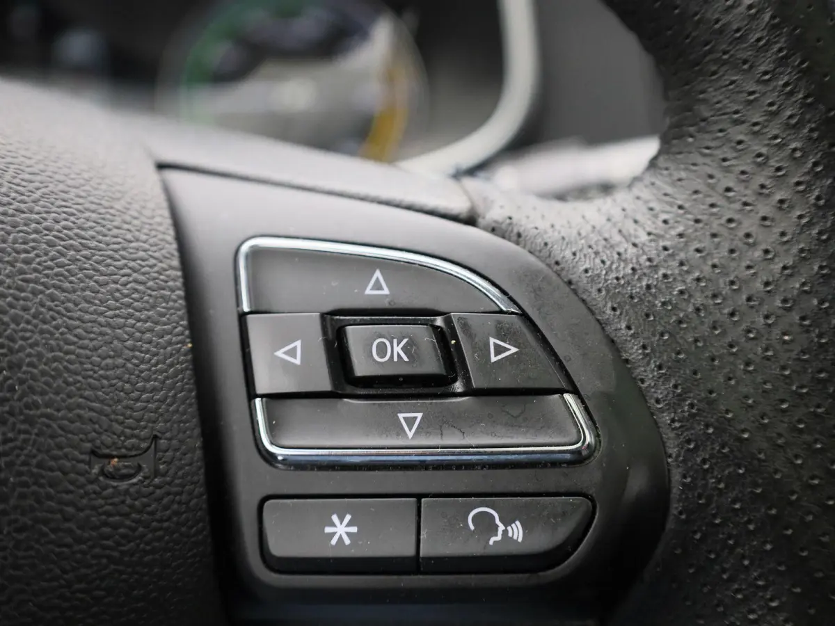 MG Luxury 45 kWh | Automaat | Panoramadak | Leder | Navigatie | Airco | Achteruitrijcamera | Apple Carplay / Android Auto | Stoelverwarming | Lichtmetalen Velgen |