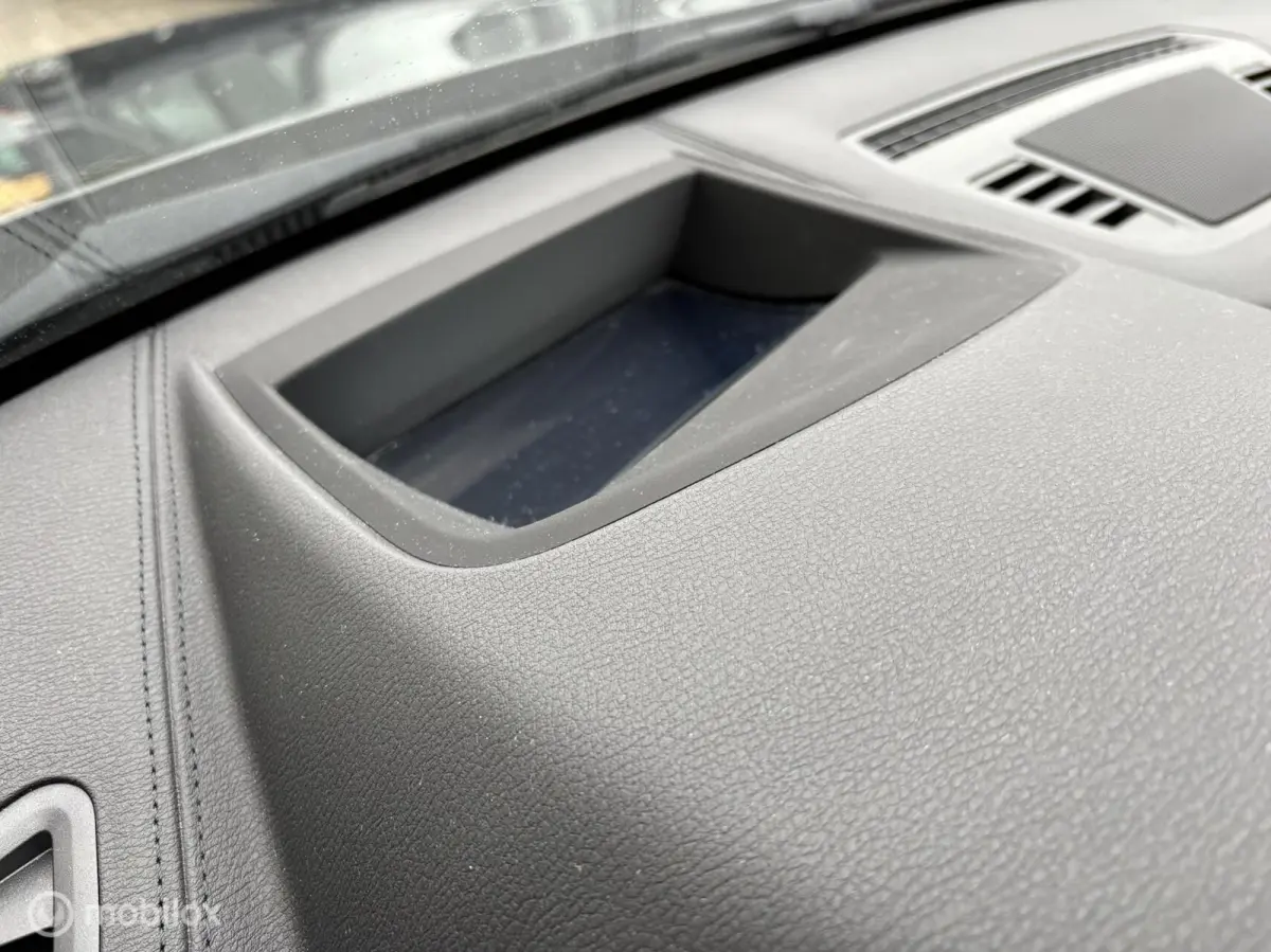 20i sDrive Panorama / HUD / Trekhaak / Leder / LM 18"