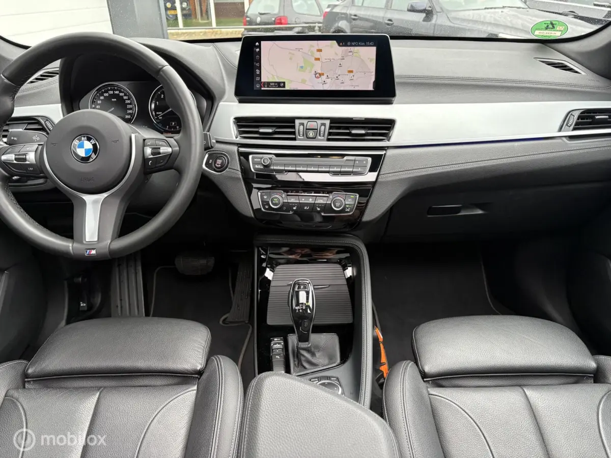 20i sDrive Panorama / HUD / Trekhaak / Leder / LM 18"