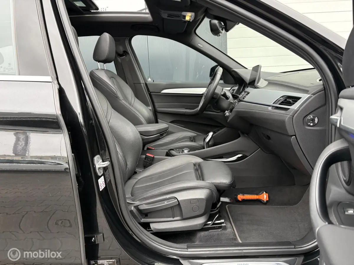 20i sDrive Panorama / HUD / Trekhaak / Leder / LM 18"