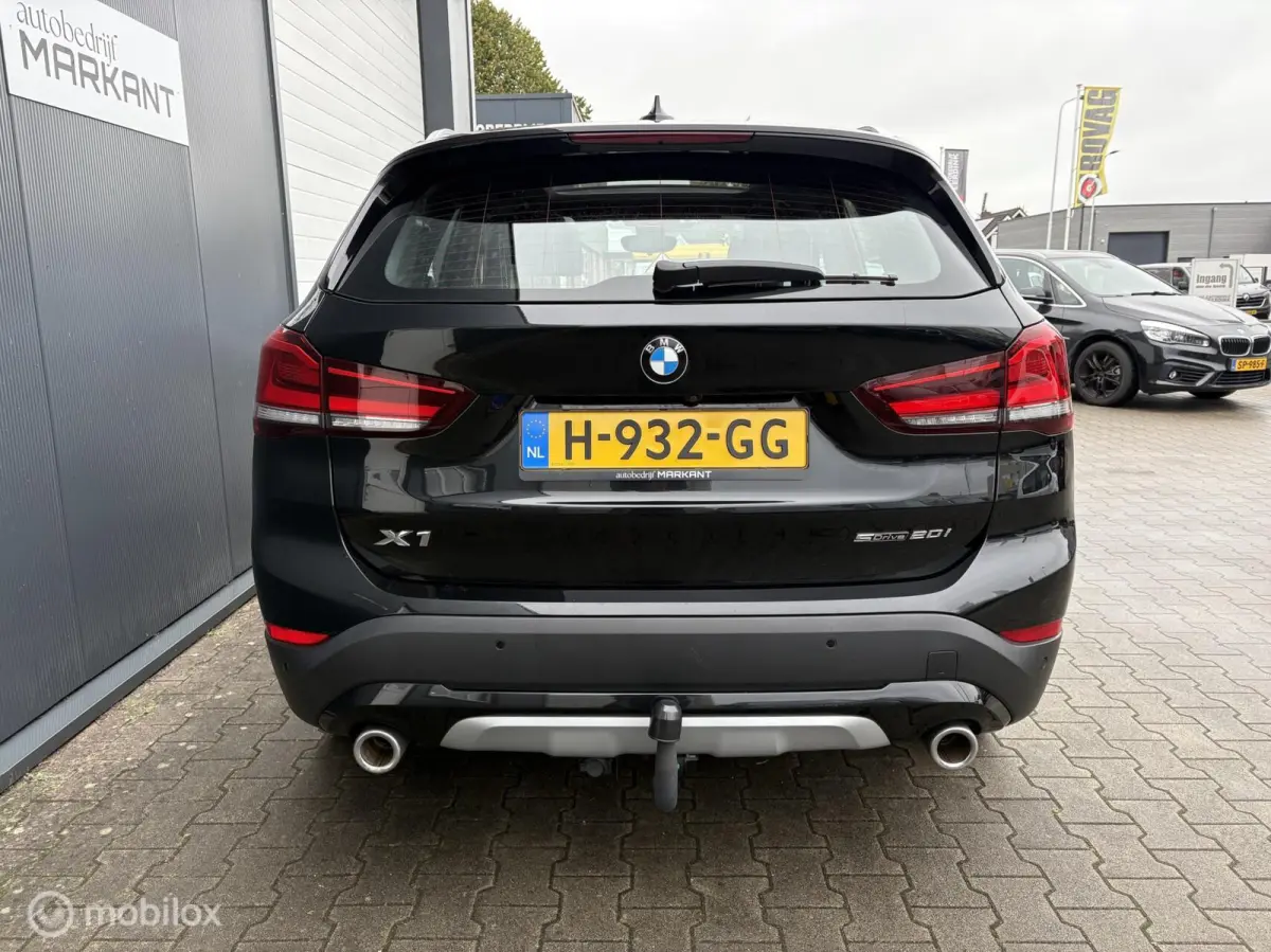 20i sDrive Panorama / HUD / Trekhaak / Leder / LM 18"