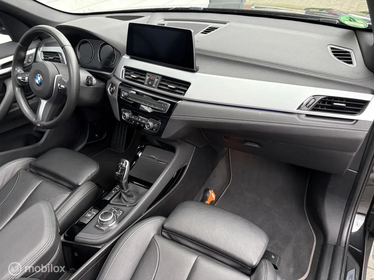 20i sDrive Panorama / HUD / Trekhaak / Leder / LM 18"