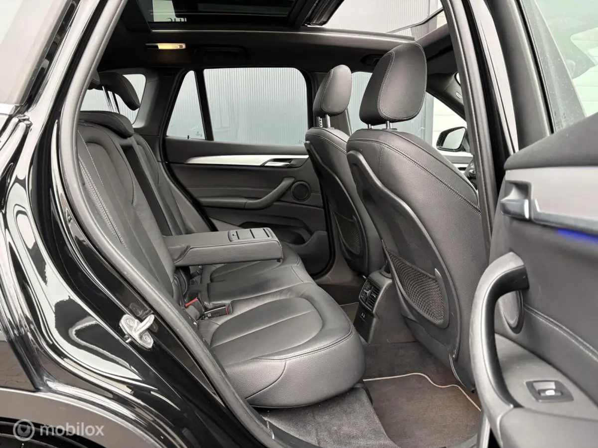 20i sDrive Panorama / HUD / Trekhaak / Leder / LM 18"
