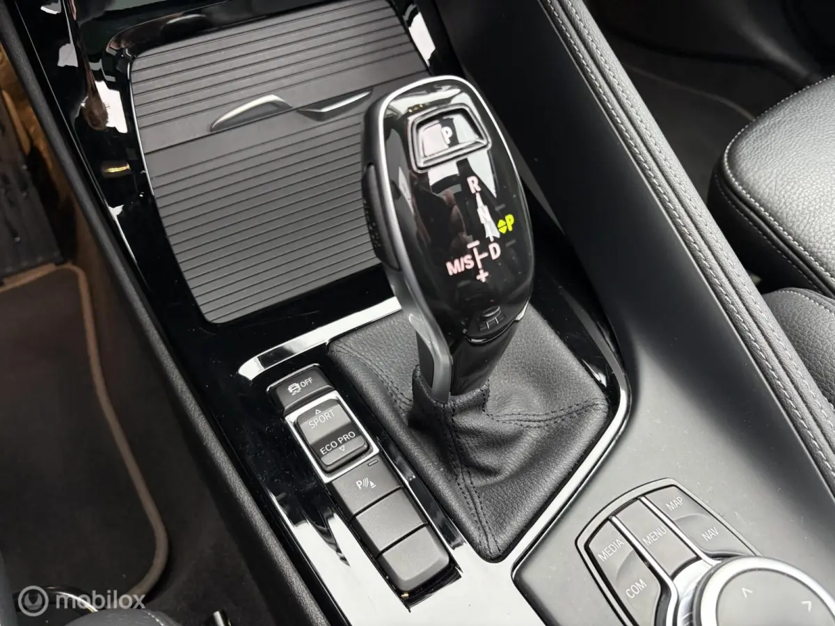 20i sDrive Panorama / HUD / Trekhaak / Leder / LM 18"
