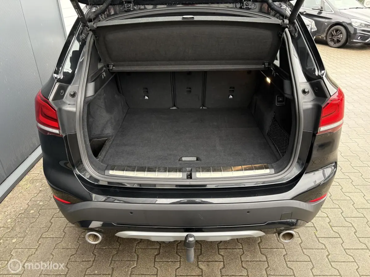 20i sDrive Panorama / HUD / Trekhaak / Leder / LM 18"