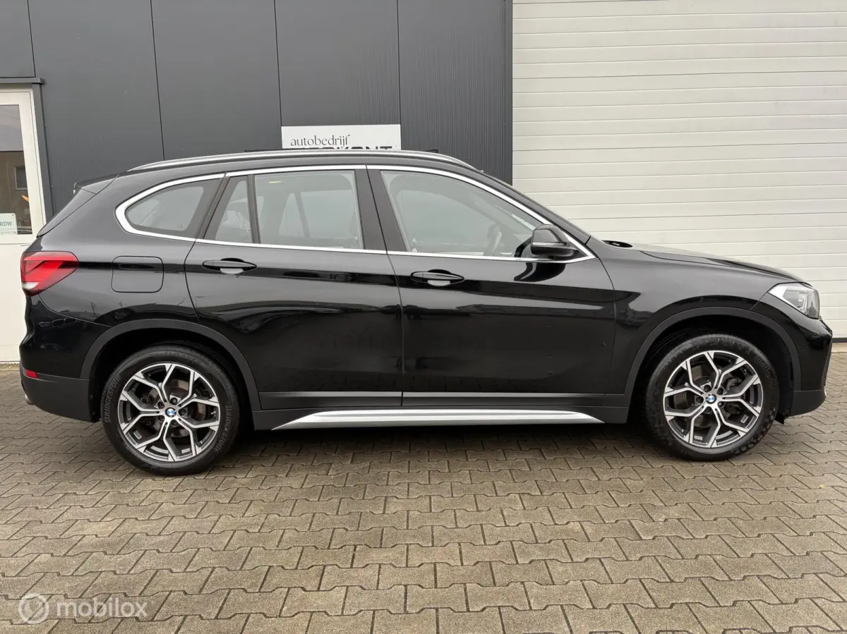 20i sDrive Panorama / HUD / Trekhaak / Leder / LM 18"