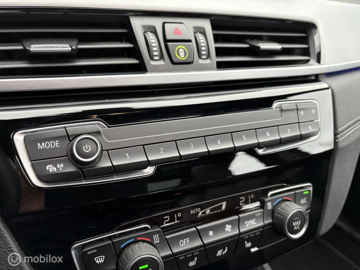 20i sDrive Panorama / HUD / Trekhaak / Leder / LM 18"
