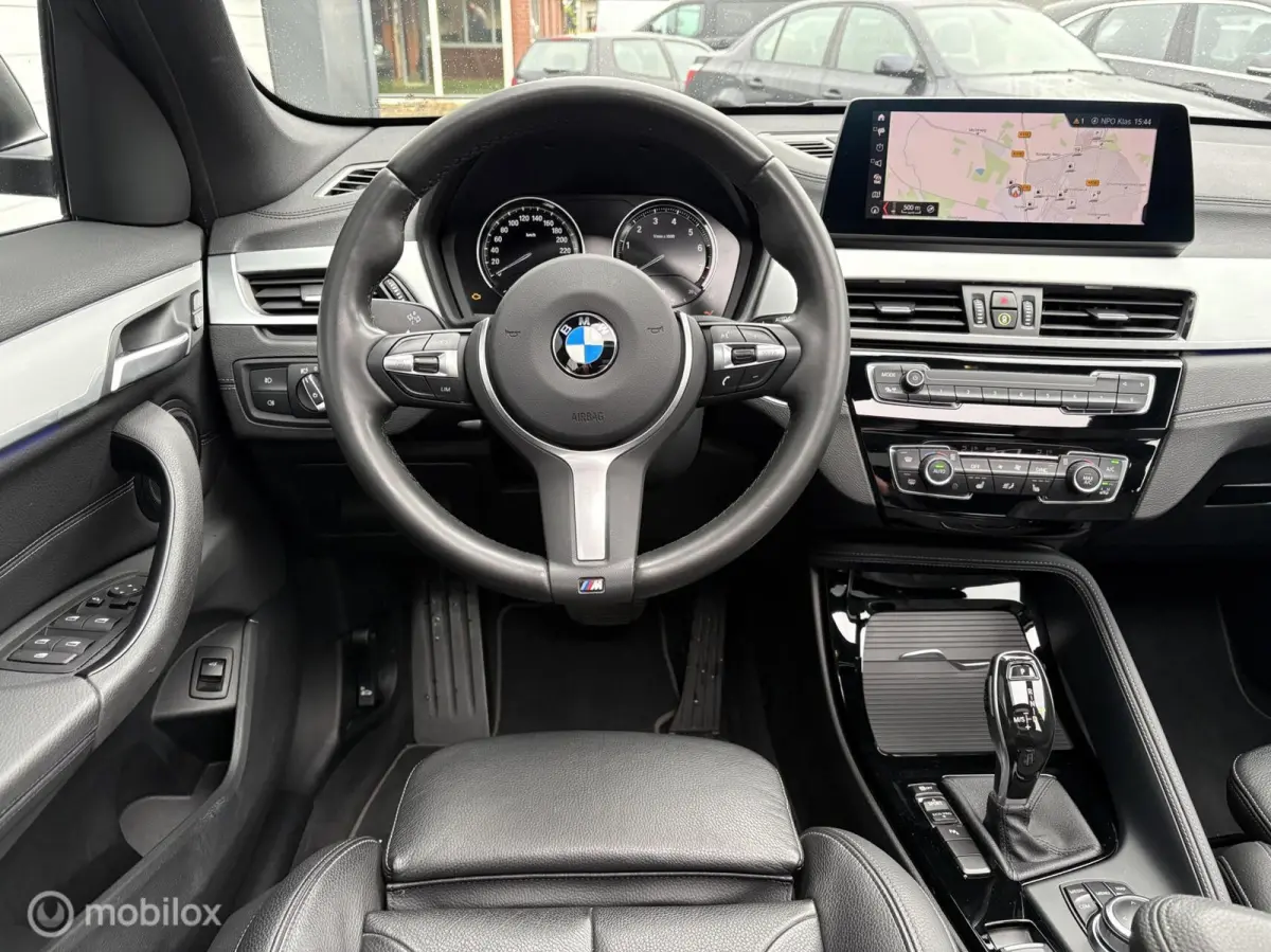 20i sDrive Panorama / HUD / Trekhaak / Leder / LM 18"