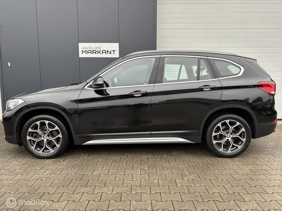 20i sDrive Panorama / HUD / Trekhaak / Leder / LM 18"