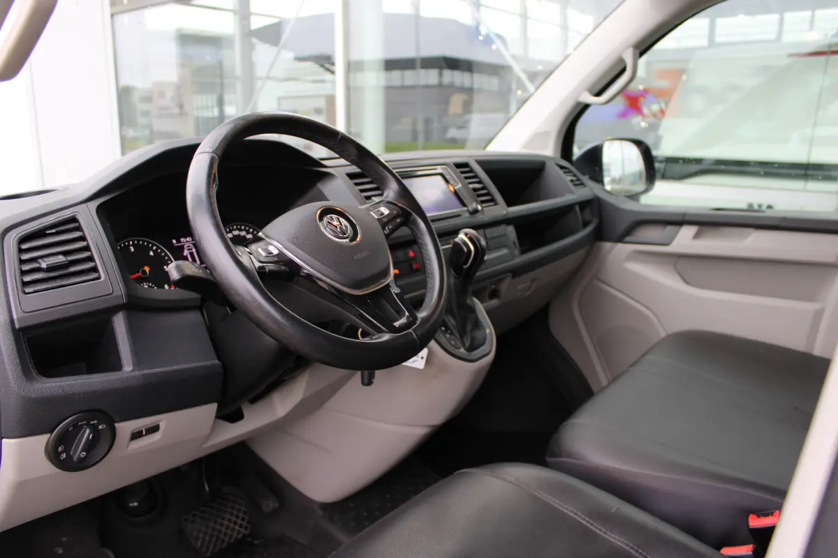 2.0 TDI L2H1 4Motion Highline 204pk | Trekhaak | Bijrijdersbank | Achteruitrijcamera | Cruise control | Navi | 18"LMV | Lades in laadruimte