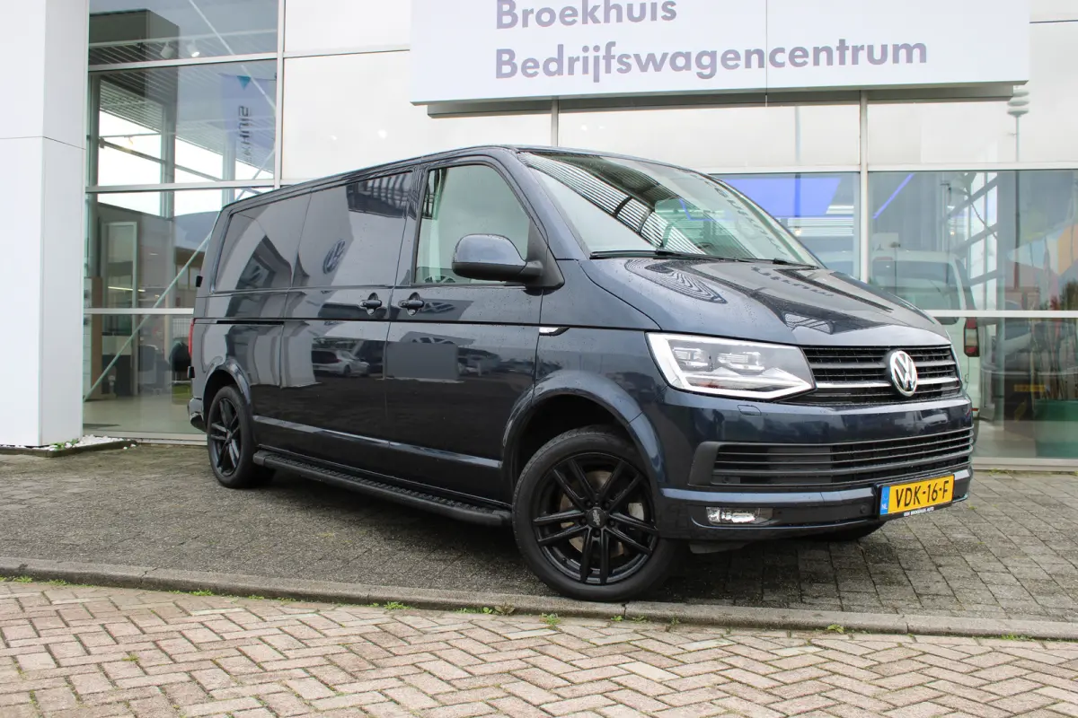 2.0 TDI L2H1 4Motion Highline 204pk | Trekhaak | Bijrijdersbank | Achteruitrijcamera | Cruise control | Navi | 18"LMV | Lades in laadruimte
