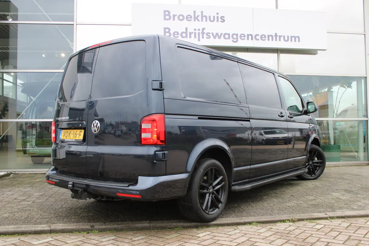 2.0 TDI L2H1 4Motion Highline 204pk | Trekhaak | Bijrijdersbank | Achteruitrijcamera | Cruise control | Navi | 18"LMV | Lades in laadruimte