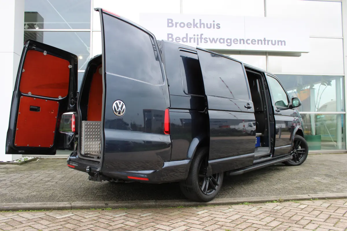 2.0 TDI L2H1 4Motion Highline 204pk | Trekhaak | Bijrijdersbank | Achteruitrijcamera | Cruise control | Navi | 18"LMV | Lades in laadruimte