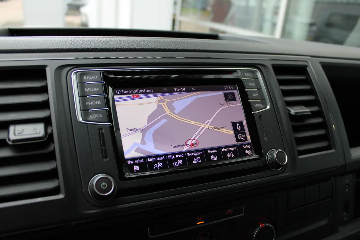2.0 TDI L2H1 4Motion Highline 204pk | Trekhaak | Bijrijdersbank | Achteruitrijcamera | Cruise control | Navi | 18"LMV | Lades in laadruimte