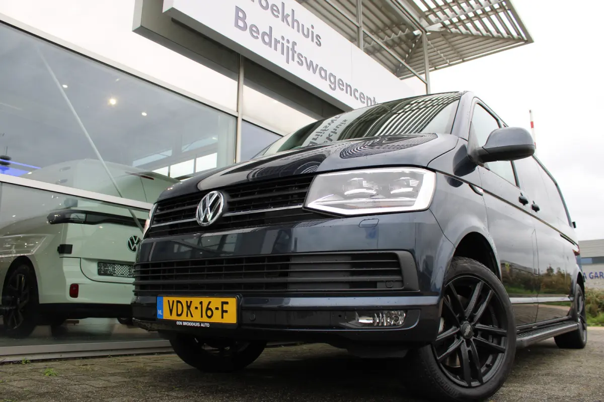 2.0 TDI L2H1 4Motion Highline 204pk | Trekhaak | Bijrijdersbank | Achteruitrijcamera | Cruise control | Navi | 18"LMV | Lades in laadruimte