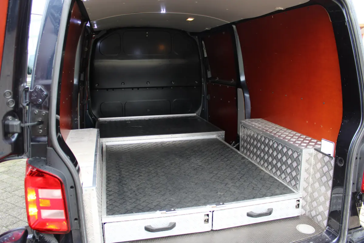 2.0 TDI L2H1 4Motion Highline 204pk | Trekhaak | Bijrijdersbank | Achteruitrijcamera | Cruise control | Navi | 18"LMV | Lades in laadruimte