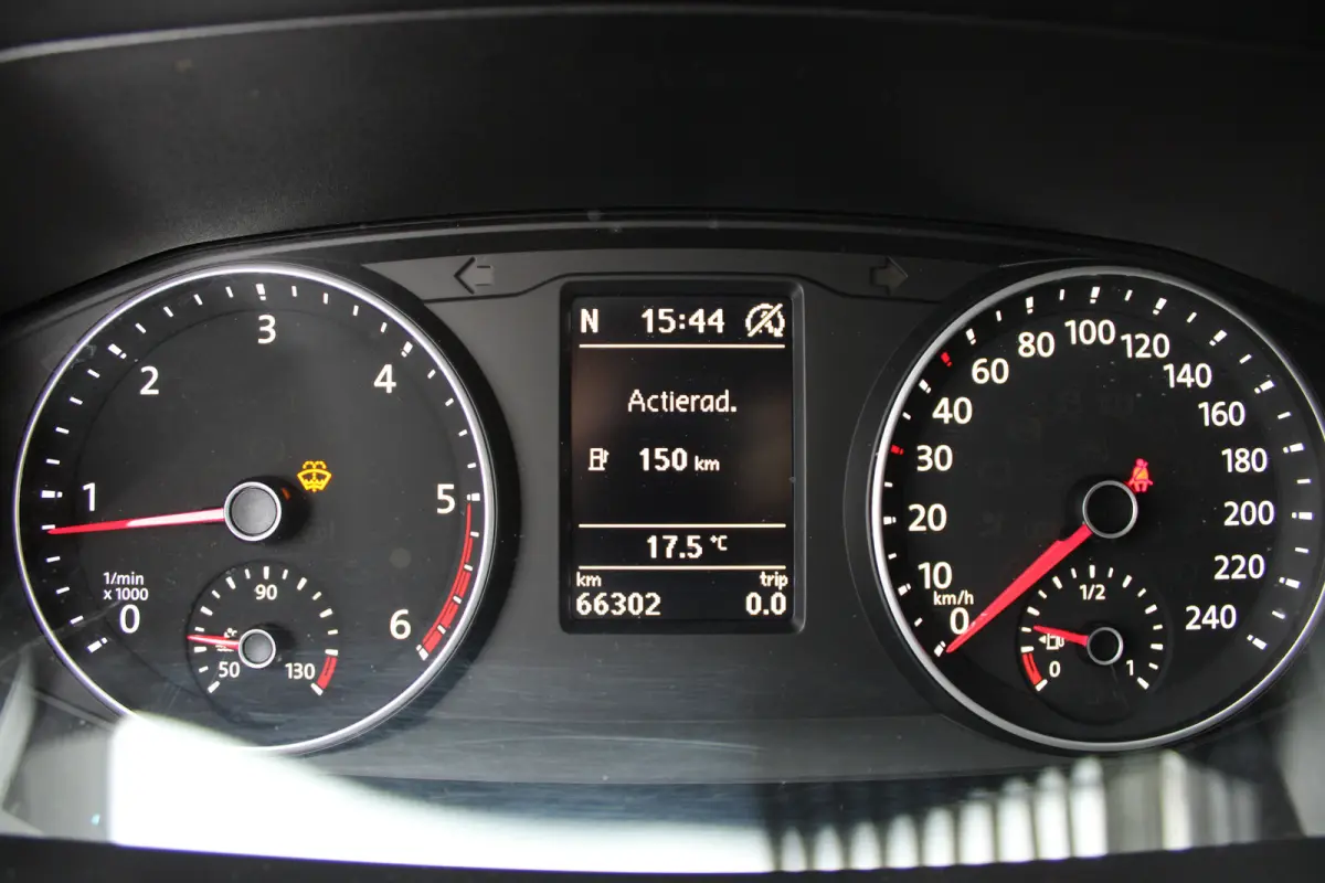 2.0 TDI L2H1 4Motion Highline 204pk | Trekhaak | Bijrijdersbank | Achteruitrijcamera | Cruise control | Navi | 18"LMV | Lades in laadruimte