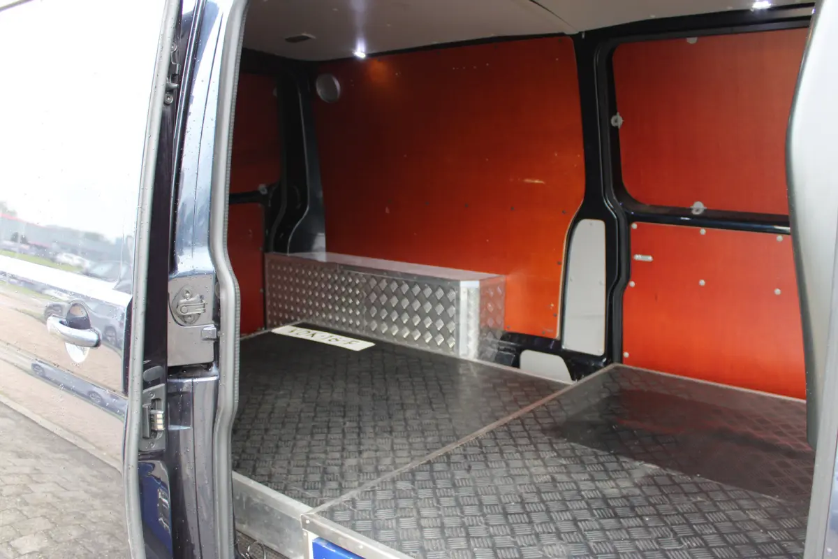 2.0 TDI L2H1 4Motion Highline 204pk | Trekhaak | Bijrijdersbank | Achteruitrijcamera | Cruise control | Navi | 18"LMV | Lades in laadruimte