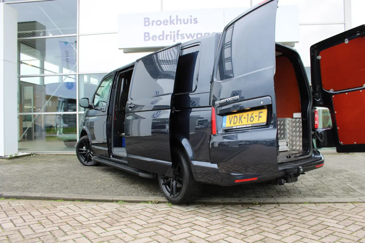2.0 TDI L2H1 4Motion Highline 204pk | Trekhaak | Bijrijdersbank | Achteruitrijcamera | Cruise control | Navi | 18"LMV | Lades in laadruimte