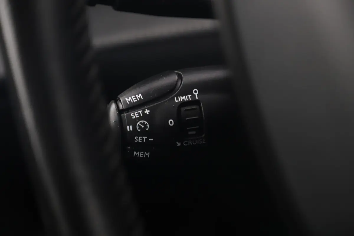 1.2 PureTech Active Navigatie Carplay Airco Cruise Control Parkeersensor