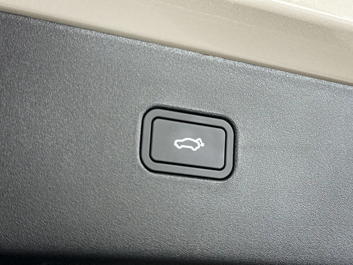 P3 Long Range Plus Europa 69 kWh | Parkeercamera | Harman Kardon | Stoel- en stuurverwarming | Elektrische stoelen