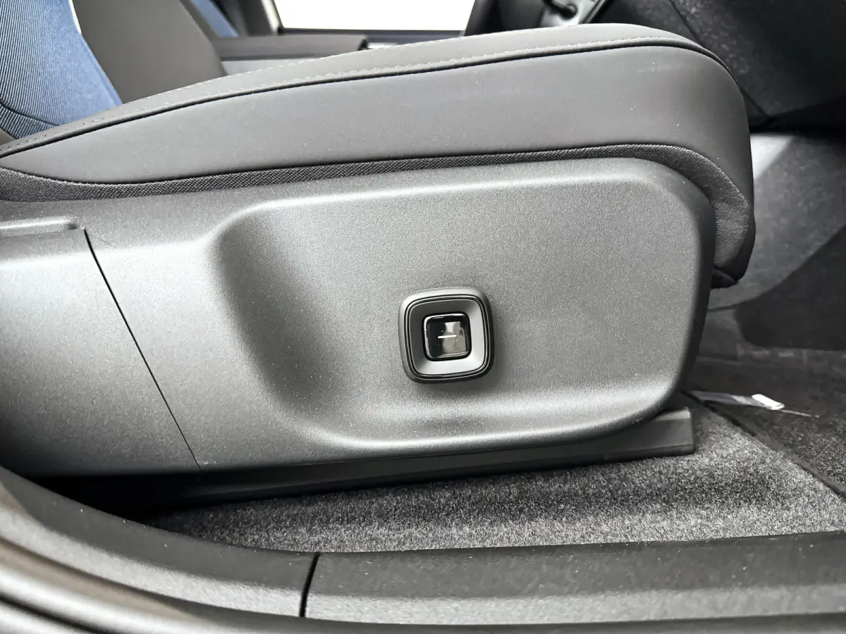 P3 Long Range Plus Europa 69 kWh | Parkeercamera | Harman Kardon | Stoel- en stuurverwarming | Elektrische stoelen