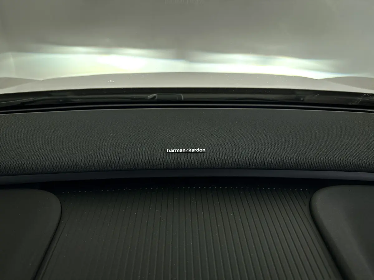 P3 Long Range Plus Europa 69 kWh | Parkeercamera | Harman Kardon | Stoel- en stuurverwarming | Elektrische stoelen