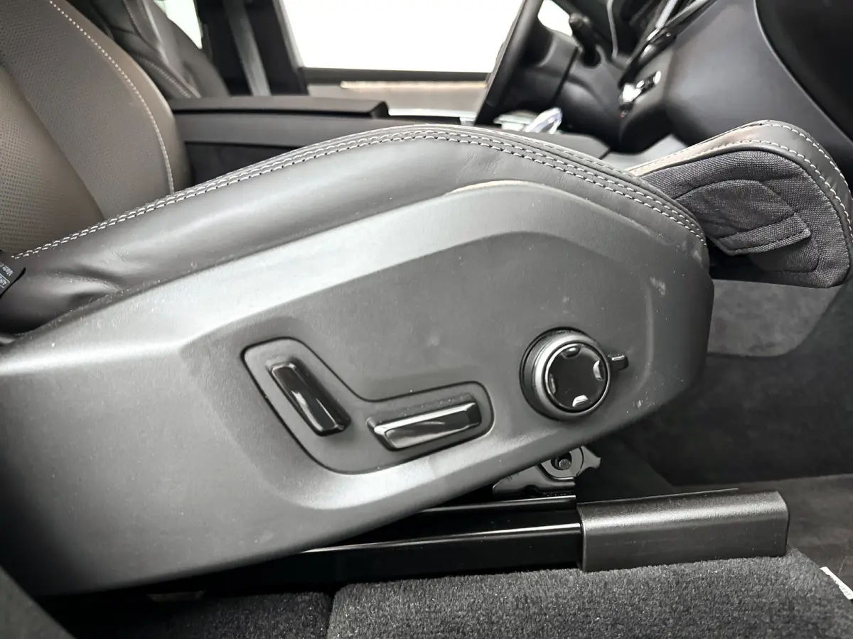 T8 Plug-in hybrid AWD Ultra Black Ed. Exec. | Panoramadak | 360° camera | Bowers & Wilkins | Luchtvering | Stoelventilatie | Head-up Display | Trekhaak