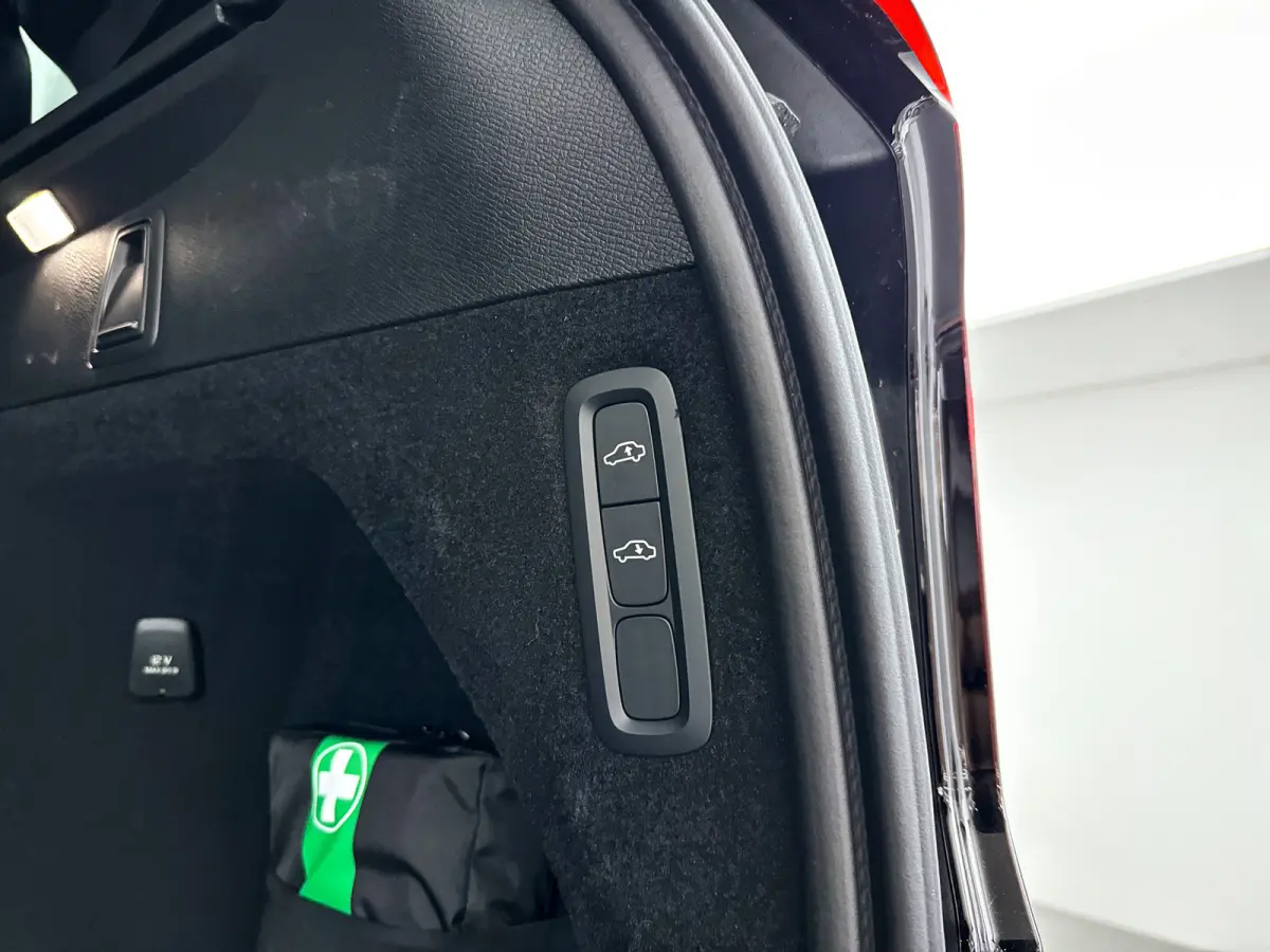 T8 Plug-in hybrid AWD Ultra Black Ed. Exec. | Panoramadak | 360° camera | Bowers & Wilkins | Luchtvering | Stoelventilatie | Head-up Display | Trekhaak