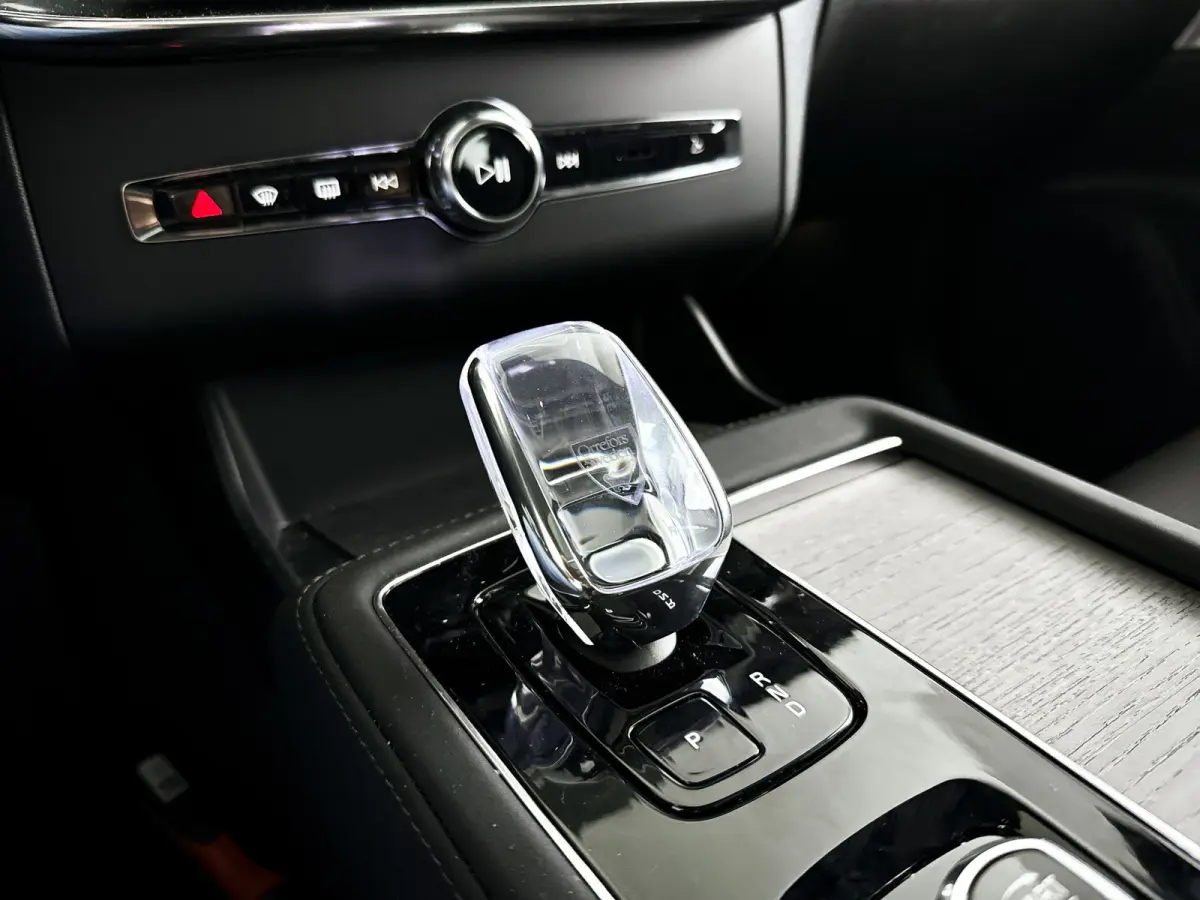 T8 Plug-in hybrid AWD Ultra Black Ed. Exec. | Panoramadak | 360° camera | Bowers & Wilkins | Luchtvering | Stoelventilatie | Head-up Display | Trekhaak