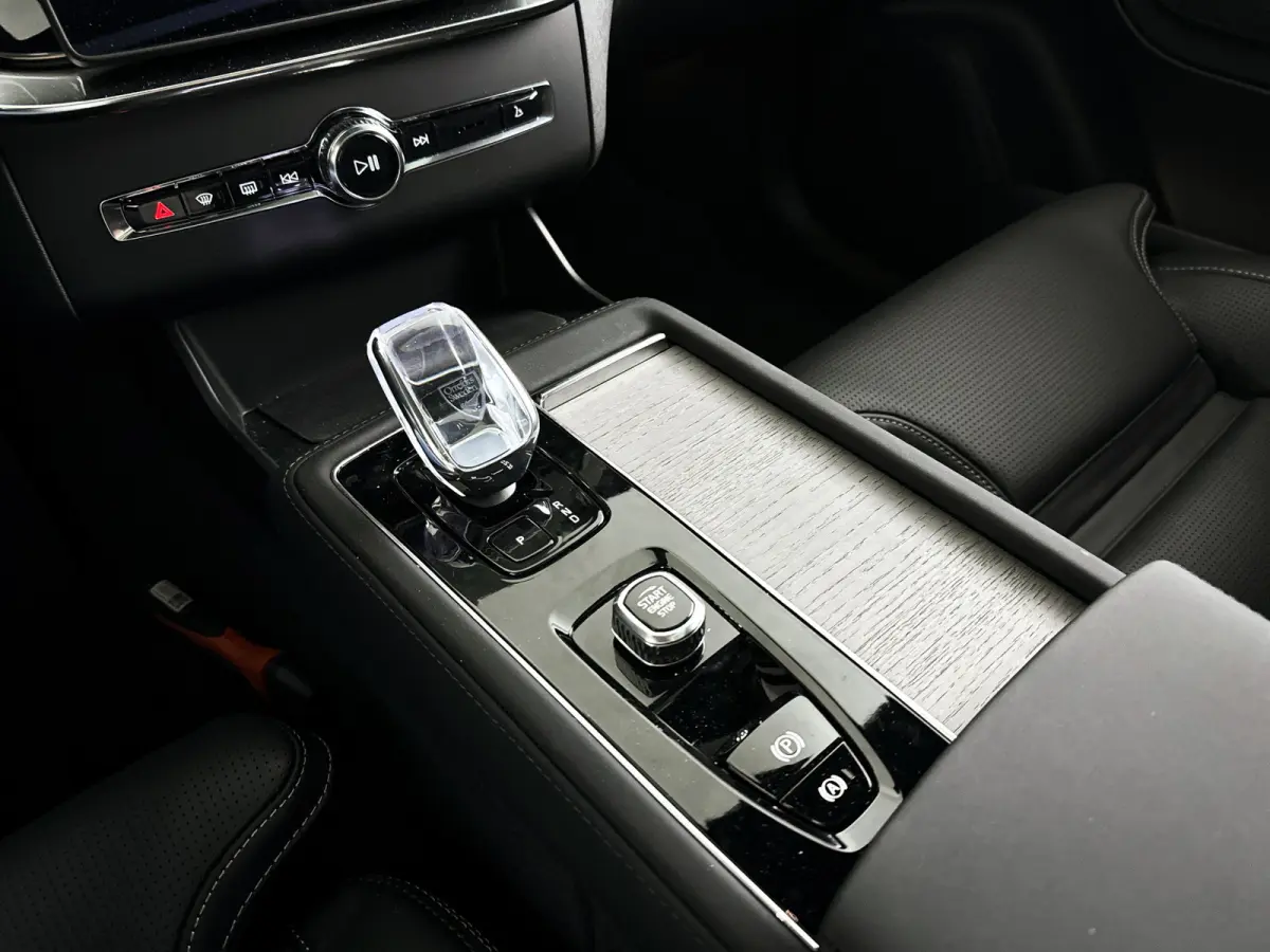 T8 Plug-in hybrid AWD Ultra Black Ed. Exec. | Panoramadak | 360° camera | Bowers & Wilkins | Luchtvering | Stoelventilatie | Head-up Display | Trekhaak