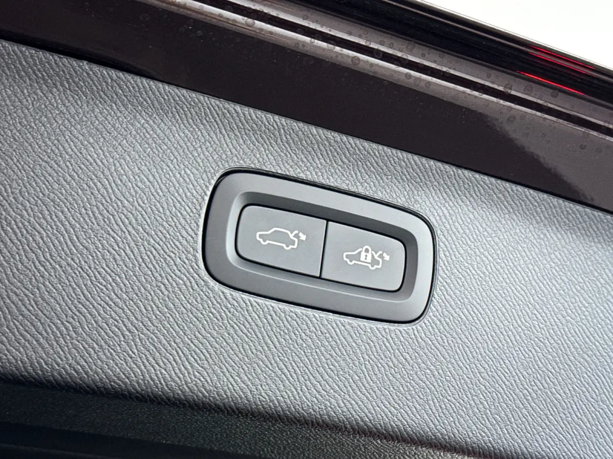 T8 Plug-in hybrid AWD Ultra Black Ed. Exec. | Panoramadak | 360° camera | Bowers & Wilkins | Luchtvering | Stoelventilatie | Head-up Display | Trekhaak